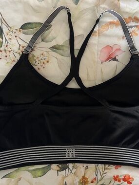 VICTORIA SECRET - VSX -SPORT  SPORTS BRA   Black with white detail